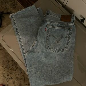 Levi’s Wedgie Straight with Raw Hem